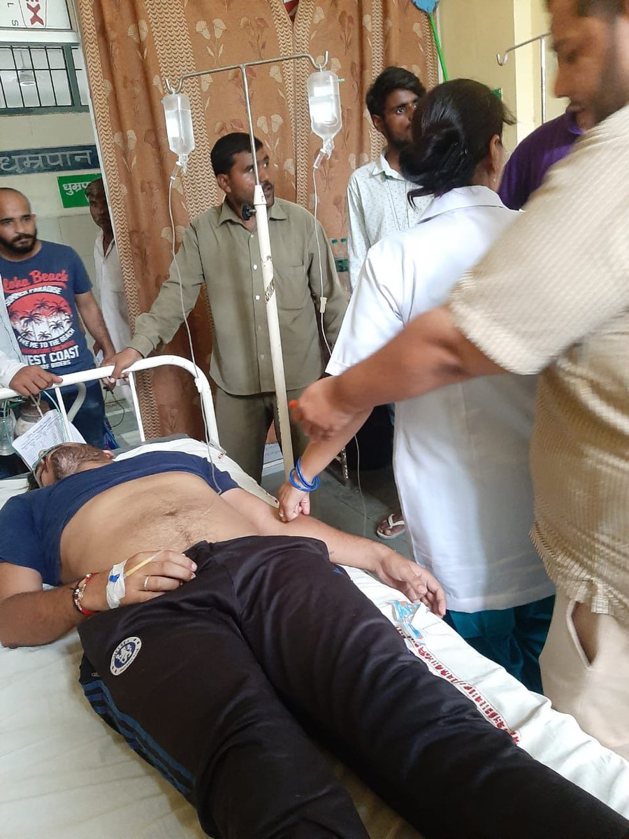 thedactarsaab's tweet photo. कैसी डिग्री है,
जान मांगती है।
#FeelMyPain 
#wewantshifting 
@degree_or_death 
@drharshvardhan @DrHVoffice @MoHFW_INDIA https://t.co/wp62Y9jGHH