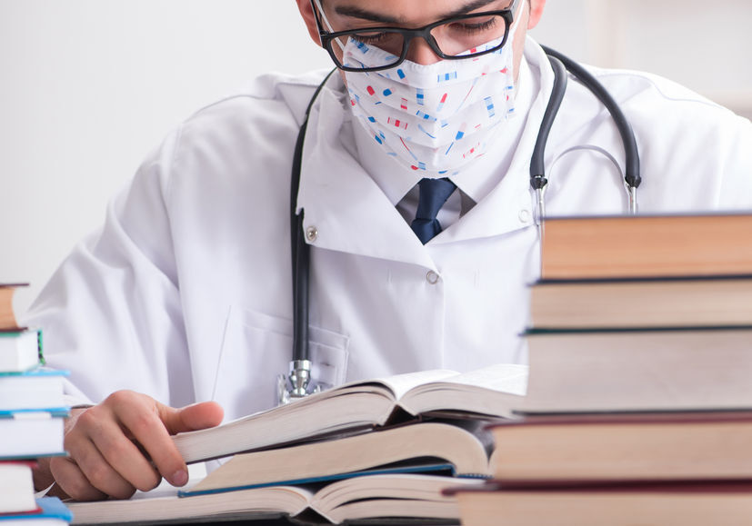 Listen to me I’m going to be a doctor!
Delayed placements, proctored online exams, medical pub quizzes.
Med students face monumental #COVID19 challenges. Hear their views on #medicaleducation
<a href="/UCLMS/">UCL Medical School</a> <a href="/kingsmedicine/">King's Faculty of Life Sciences & Medicine</a> <a href="/EdinUniMedicine/">Edinburgh Medical School</a> @SwanseaMedicine @HEE_TEL
bit.ly/3hEhRsv