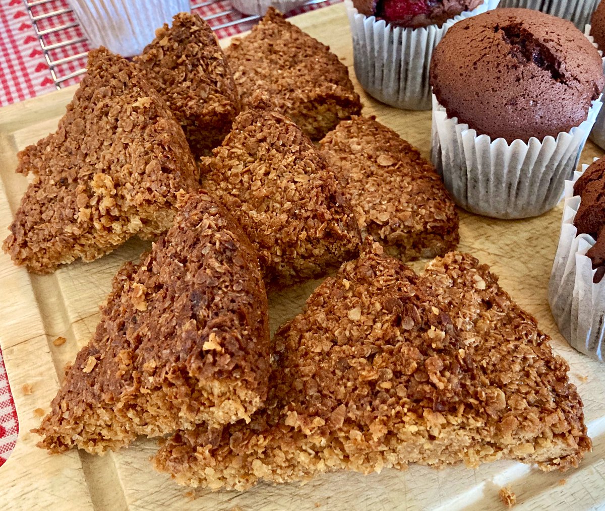 BecksandCB's tweet photo. Home from work, rained off, suns out now 🙄🌤 Never mind we have done some baking for the week #BecksBakes 👩🏻🍳 #Flapjacks #Muffins #ChocolateandRaspberry #CherryandCoconut 🤩 nice cuppa now ☕️ https://t.co/ZTN4gJ2iF4