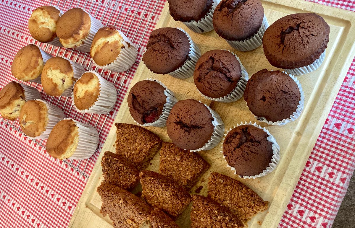 BecksandCB's tweet photo. Home from work, rained off, suns out now 🙄🌤 Never mind we have done some baking for the week #BecksBakes 👩🏻🍳 #Flapjacks #Muffins #ChocolateandRaspberry #CherryandCoconut 🤩 nice cuppa now ☕️ https://t.co/ZTN4gJ2iF4