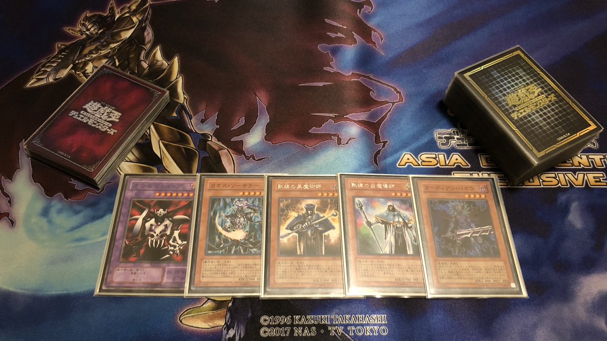 ぴかだんご 覇王十代 Ocg Tcg関連グッズがアダスター ゴールドのプレイマットしかないのに一切の不満点がないのは側近五人衆の存在がデカいです 置くだけで 覇王十代だ って感じさせてくれる でもそれはそれとして覇王十代の顔を見ながら決闘できる何か