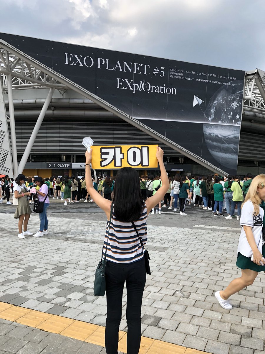 niniloeys's tweet photo. one year ago! 🥰 #EXplOrationinSeoul @weareoneEXO https://t.co/Yghq1y54VP