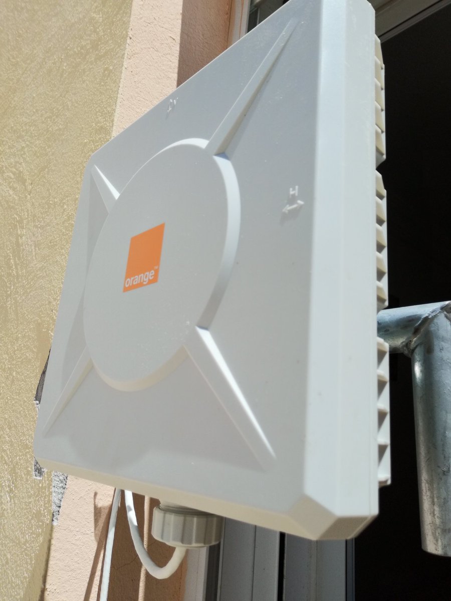 Gwesmi's tweet photo. @OrangeTN #Fixbox up and (very fast) running at home...
Thanks for all the team  for this amazing product !! 🚀👊🇹🇳 https://t.co/3KMi5F5By3