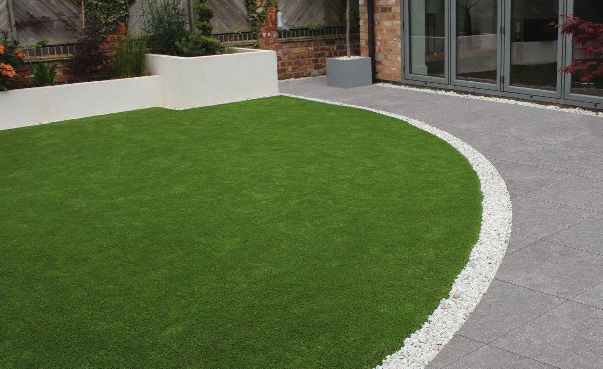 CraigBrooky's tweet photo. Talasey can offer the mix n match option from stone to porcelain to artificial grass to composite decking and more 👍 One company and one contact for the full range 😀 #talasey #naturalpaving #luxigraze #Vitripiazza #resiscape #piranha #porcelain #grass #pavetuf https://t.co/rj26Nb51gi