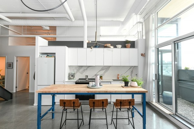 urbaneer's tweet photo. My post on the difference between a #HardLoft and a #SoftLoft - #Toronto #TOre #VANre #TorontoRealEstate #loftliving #TorontoLofts #CanadianRealEstate  https://t.co/z18fesHcV6 https://t.co/2CND7iCLdi
