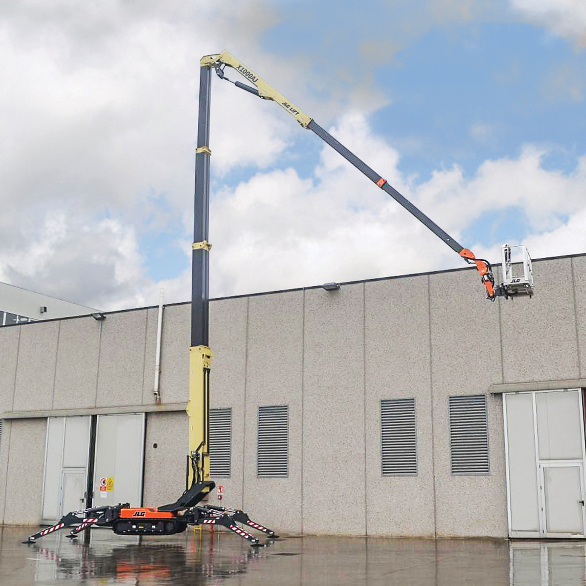 JLG_Industries's tweet photo. With 56 ft of up-and-over work envelope and 54 ft of horizontal outreach, the X1000AJ #CompactCrawler #boomlift reaches farther, both indoors and out. See the full specs now. https://t.co/G3xkftLpfg https://t.co/PmqpMmSBiE