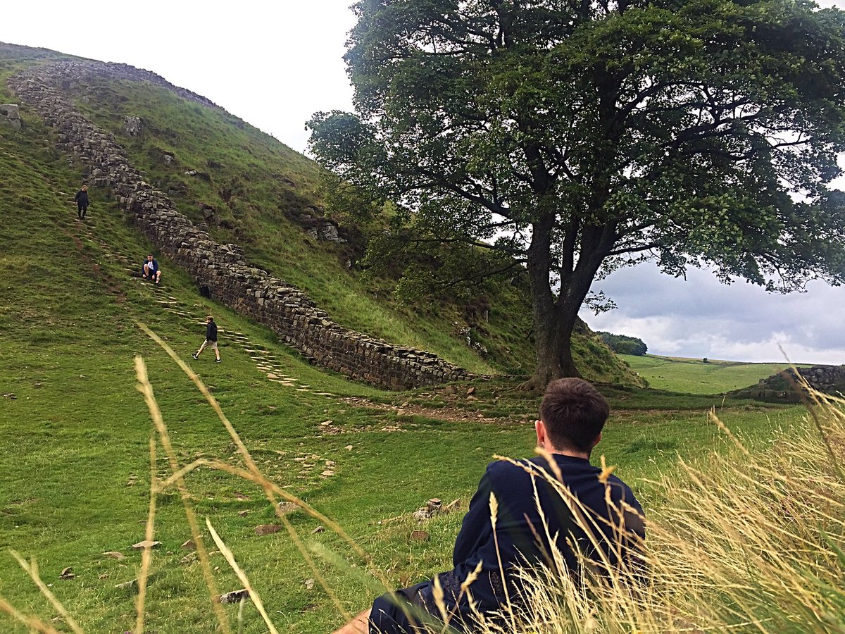 CTroublemaker_'s tweet image. 🏞🌳
Walking in the 👣 of barbarians ⚔️🛡

Nice weekend hike at Hadrian's Wall with @JasonHall97 👥