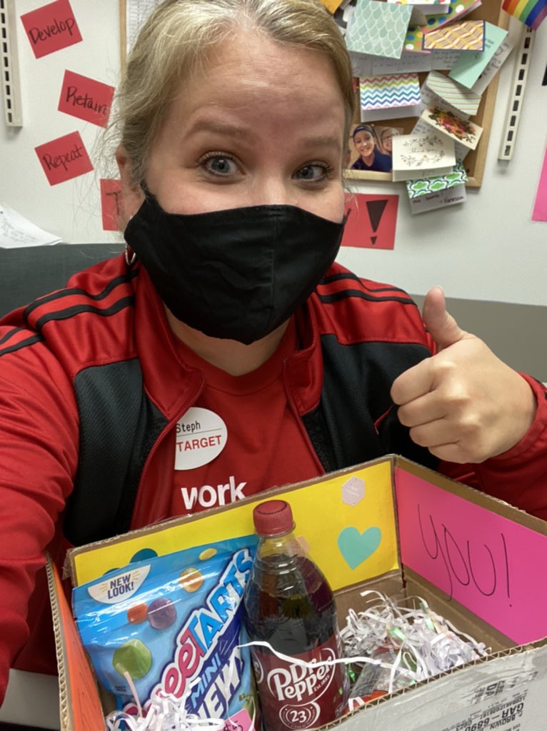 mamaoberhart03's tweet photo. A little Monday surprise recognition from a #D105HR peer! Thank You @kaitiewhitmore 😘 #TargetHR #JOY #MotivationMonday ❤️🎯 #supermasksmile https://t.co/DTwryYJkSX