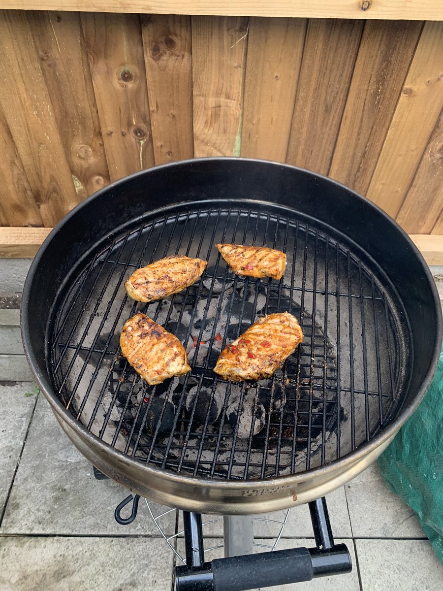 oliverjbird's tweet photo. Home made Nando’s on the go for me and 17...why not 🍗 🌶 🥵 https://t.co/SEfJeKj2nP