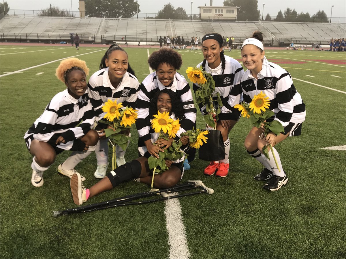 CDEFH's tweet photo. Happy Graduation Week to these lovelies! 🖤🤍🥰👩‍🎓

@cravee_bluee @imani_randolph0 @ASosaa02 @hanyaelkasaby @_angela_307_ #TwitterlessMia https://t.co/eswP0tVtKF