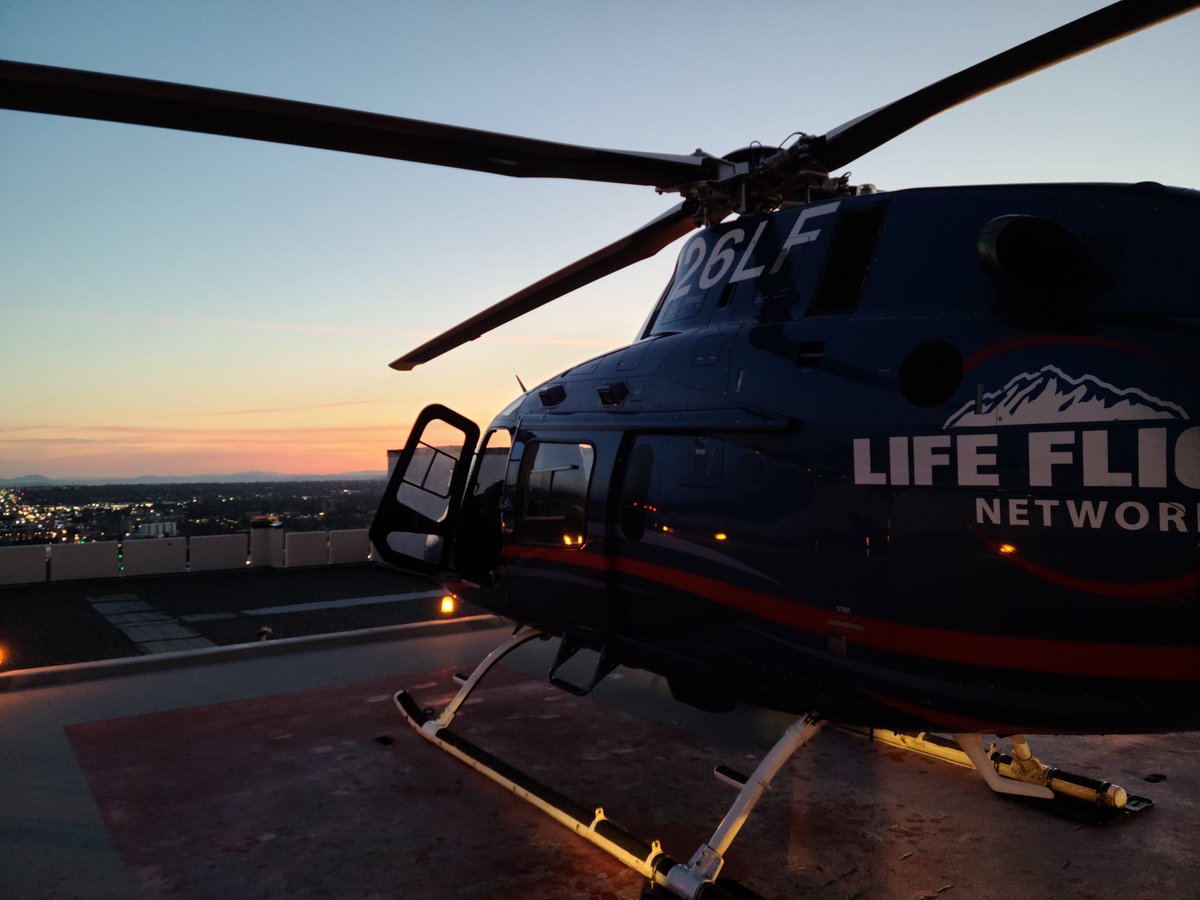 LifeFlightNtwrk's tweet photo. Life Flight 32 taking in the sunrise from the top of @ProvidenceSacredHeart in Spokane.
#ThereWhenYouNeedUs #AirMedical #AirMedicalCare #LF32
Photo from team member Brandon B. https://t.co/2jrAq3Yo77