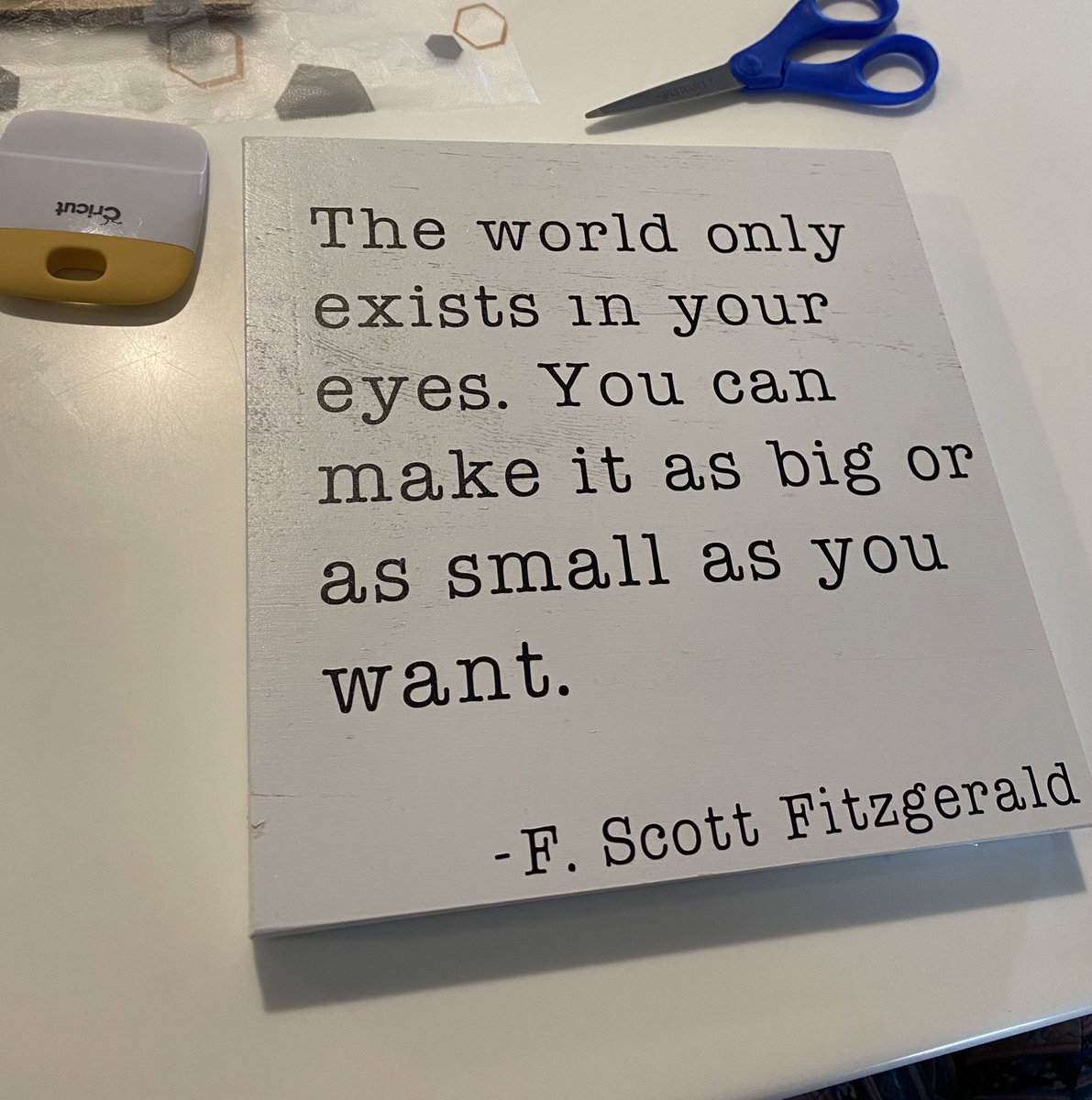 dmc_designs's tweet photo. Another little wooden sign for some sweet girls. #Inspiration #ClassicQuotes #Requests #Woodworking #Cricut #CricutProjects #Wood #Vinyl #Rustoleum #RustoleumSprayPaint #ProjectsAndProspects #HomeFurnishings #DMCDesigns https://t.co/wNlgQvOuvL