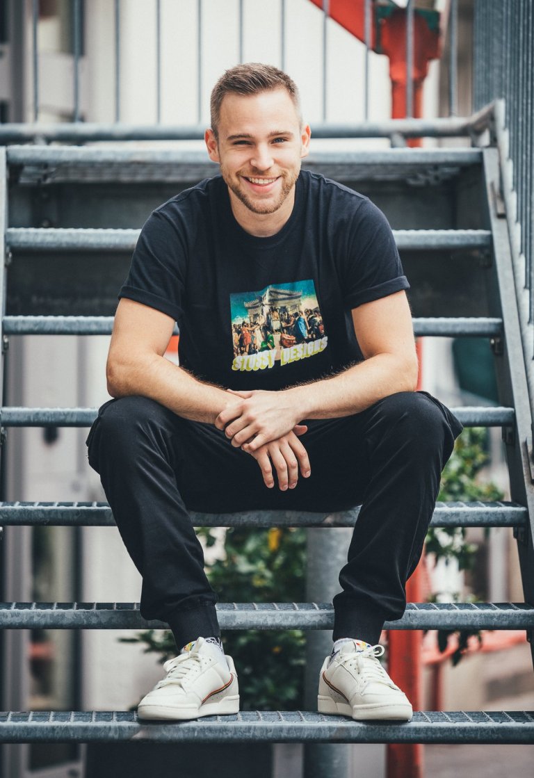 Im Frühjahr haben wir mit <a href="/EstARap/">EstA</a> über #Erfolg gesprochen. Lesenswert!
mzee.com/2020/03/esta-3/