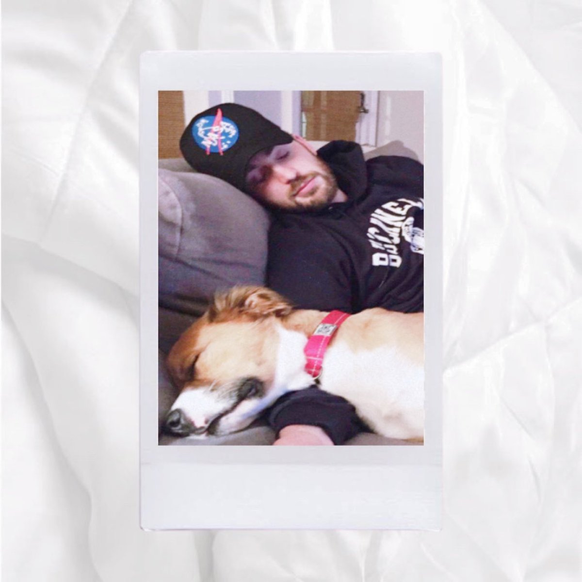 your polaroids if chris evans was your boyfriend — 𝒂 𝒕𝒉𝒓𝒆𝒂𝒅 