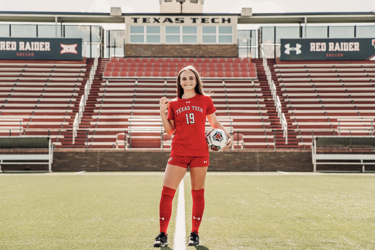 𝙎𝙤𝙪𝙩𝙝𝙡𝙖𝙠𝙚 ✈️ 𝙉𝙚𝙬 𝙔𝙤𝙧𝙠 ✈️ 𝙇𝙪𝙗𝙗𝙤𝙘𝙠

After leading D-III Rochester (N.Y.) in goals as a freshman, <a href="/madidrenowatz/">madi drenowatz</a> is back in Texas as the newest Red Raider forward. 

🔴#WreckEm⚫️