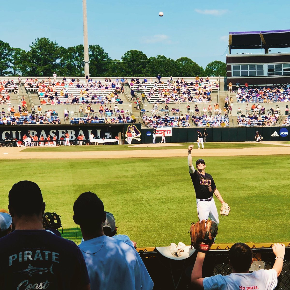 tweetingclip's tweet photo. Former #ECU OF @Bpakisbak17 aka Bucket Man will join me Tuesday at 5:00 on @PR927FM. Do you have any questions about baseball, buckets, the Tigers, actual tigers, or anything else? Drop them here and I'll ask Pack Tuesday at 5. #AskPack https://t.co/h0NkM3ujKr