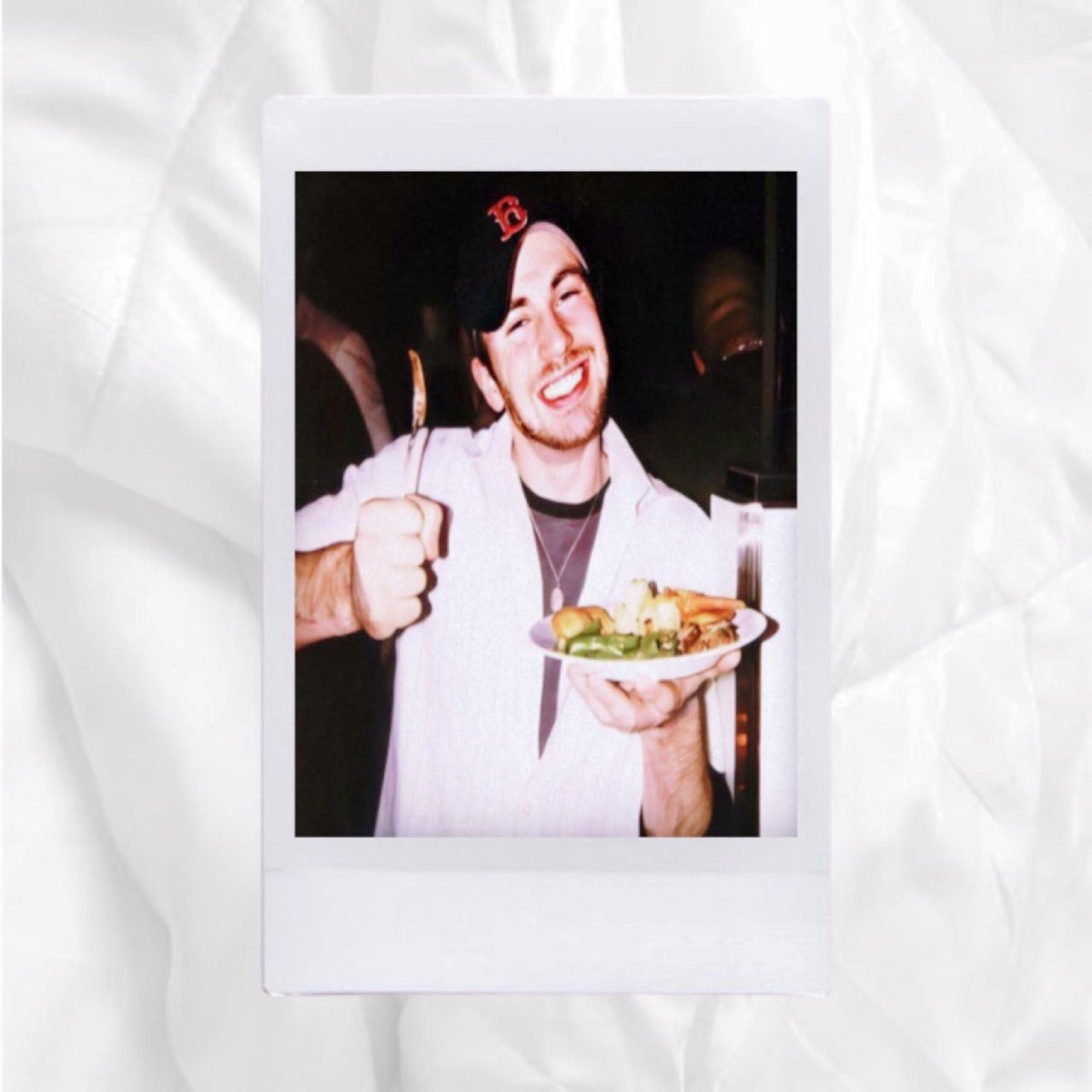 your polaroids if chris evans was your boyfriend — 𝒂 𝒕𝒉𝒓𝒆𝒂𝒅 