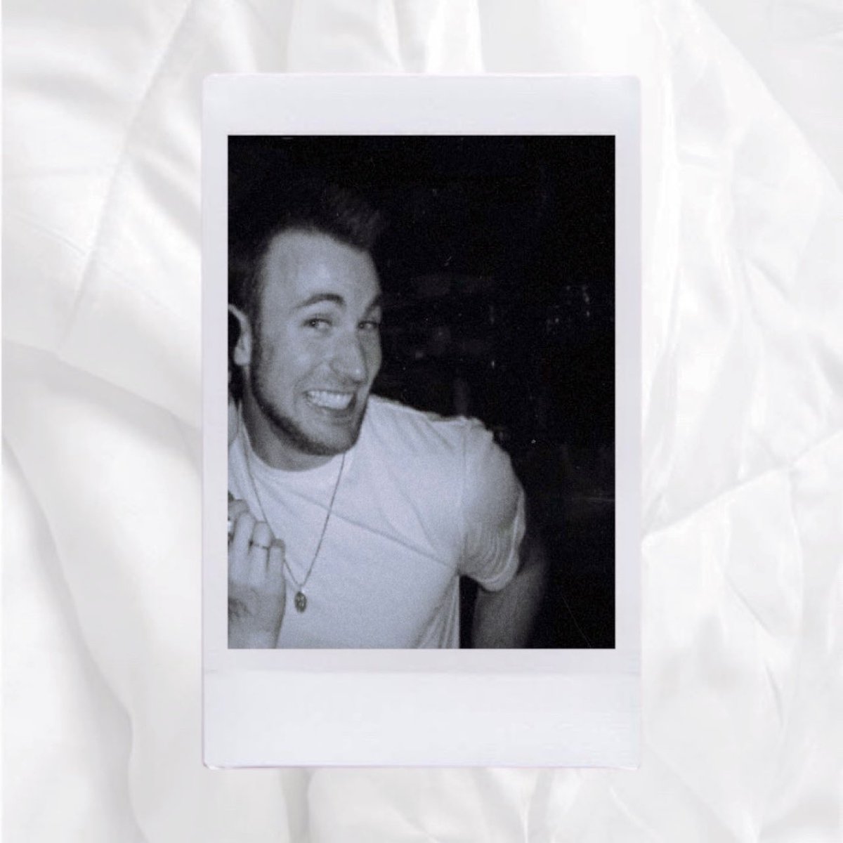 your polaroids if chris evans was your boyfriend — 𝒂 𝒕𝒉𝒓𝒆𝒂𝒅 