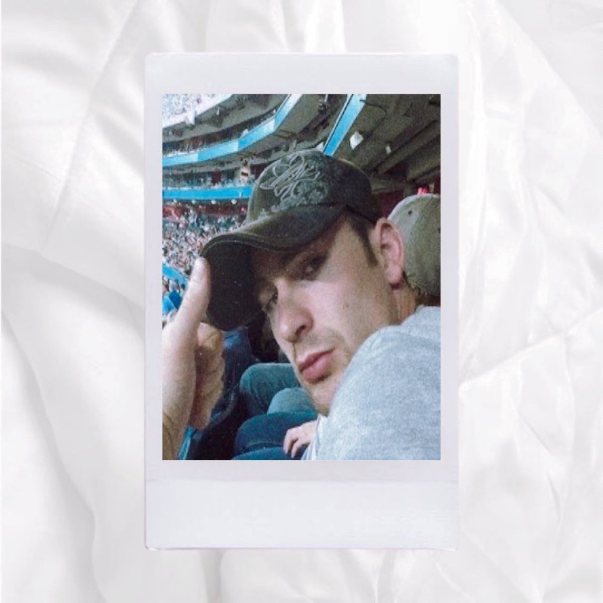 your polaroids if chris evans was your boyfriend — 𝒂 𝒕𝒉𝒓𝒆𝒂𝒅 