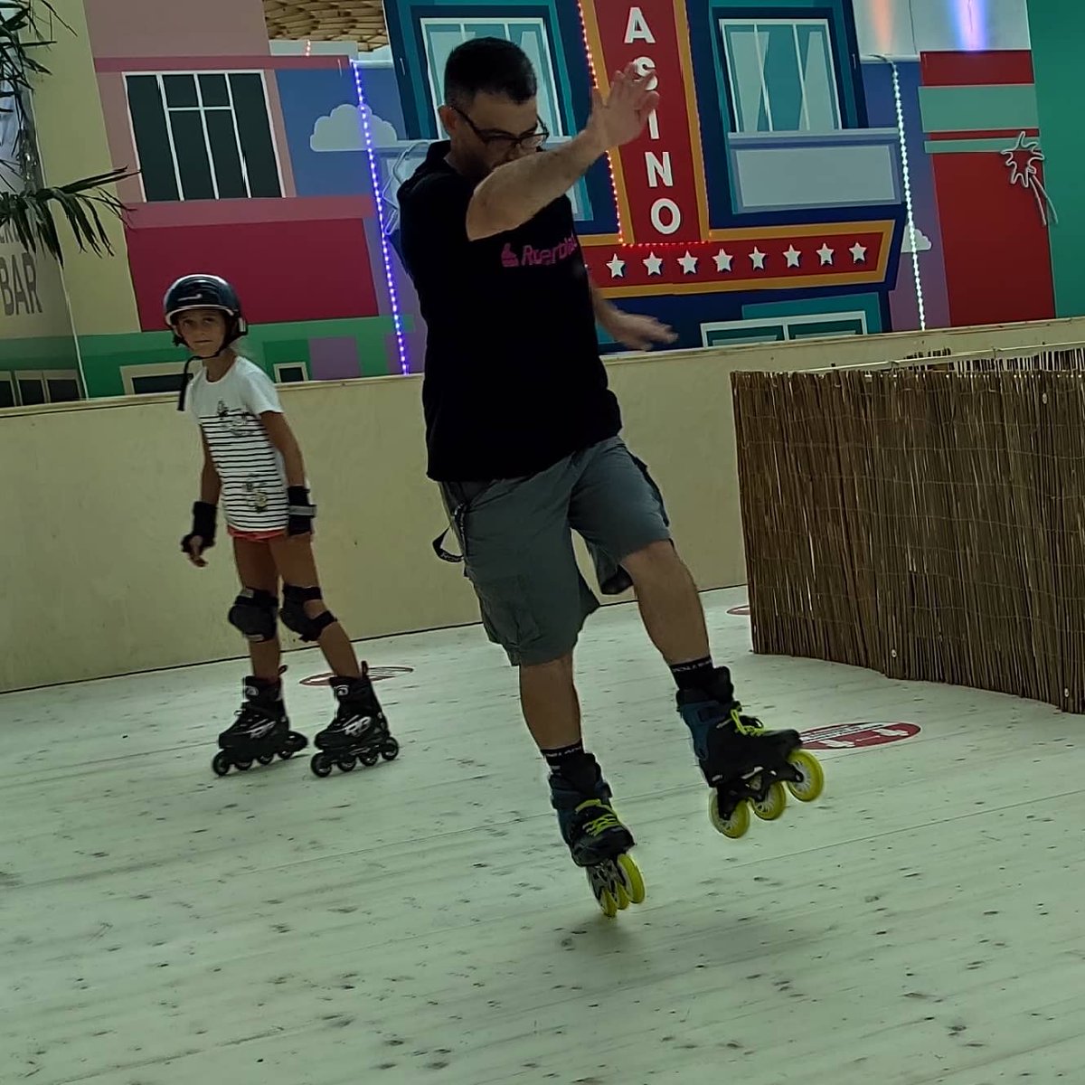 natanfreeskate's tweet photo. Roller Disco inside a Mall 🎊🇨🇭😁

#rollerdisco #loveroller #instaroller #vacation #switzerland #rollerschool #rollerblades #inlineskates #patinsinline #patin #rolki #rolkitime #welovetoskate 
#rollerblader #inlineskating #funonwheels https://t.co/ccks60Dv85
