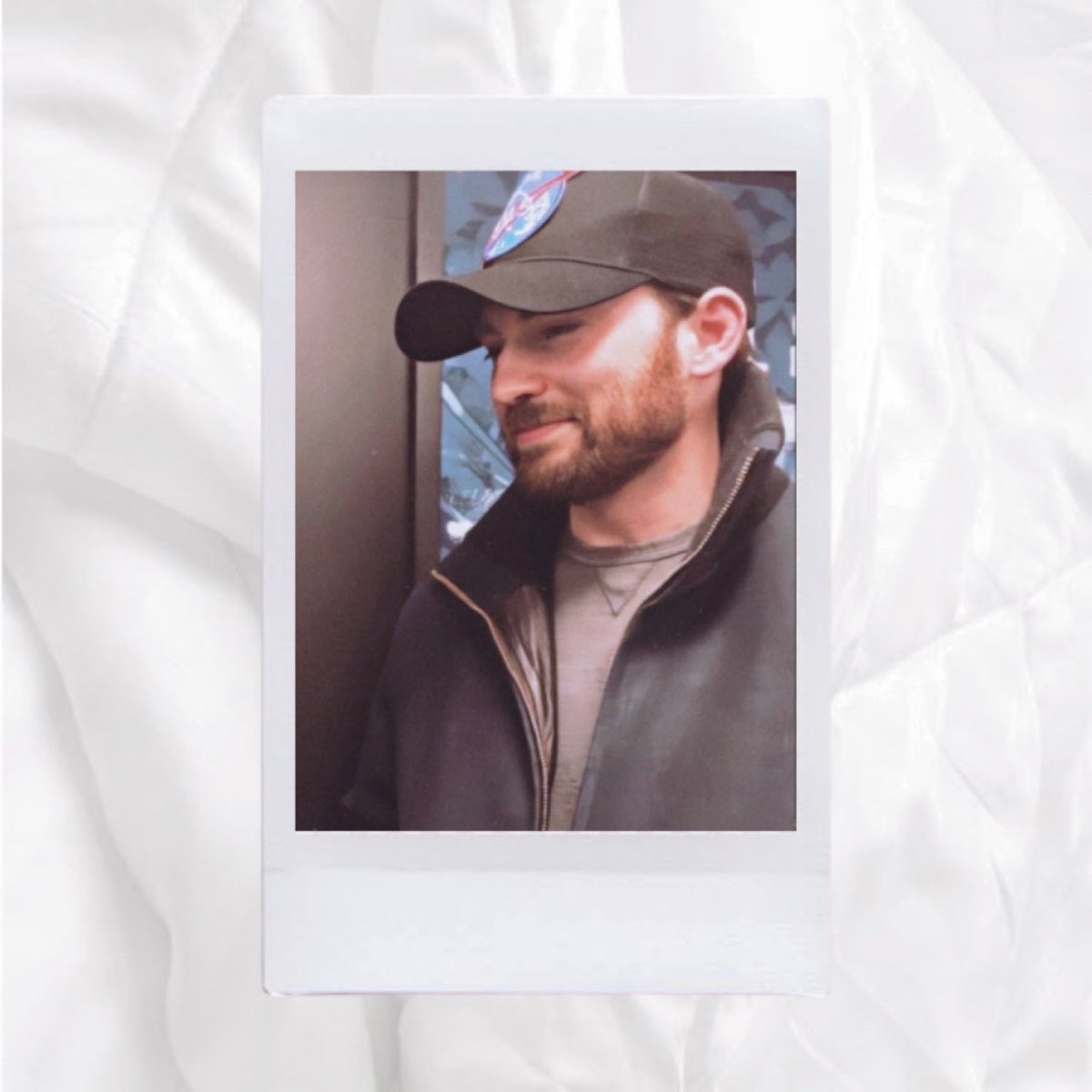 your polaroids if chris evans was your boyfriend — 𝒂 𝒕𝒉𝒓𝒆𝒂𝒅 