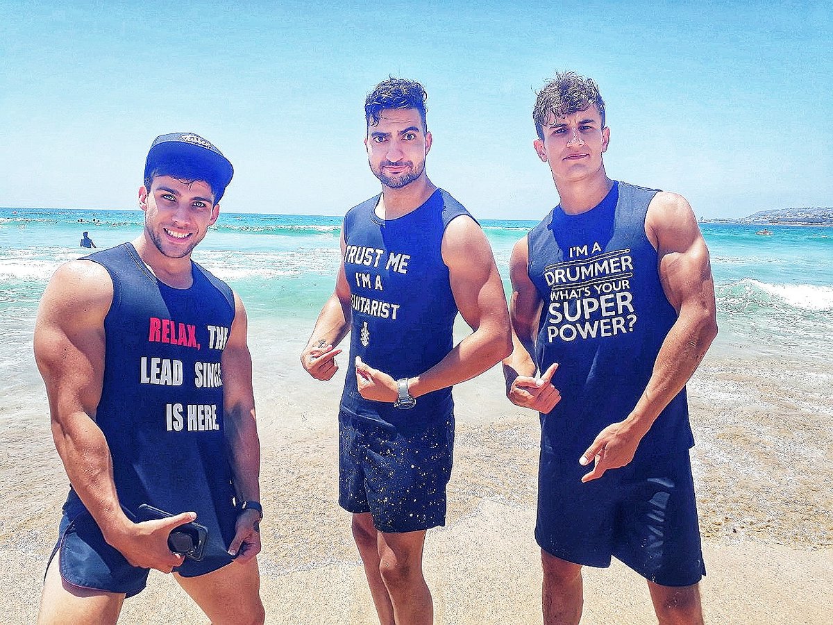 Wie dink dit is tyd vir nuwe musiek? 🙋‍♂️

#band #newmusicalert #lockdown #workingfromhome #workhardplayhard #musictime🎶