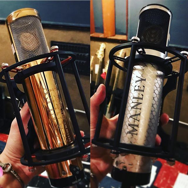 manleylabs's tweet photo. ✨ #repost @sarahraz5

Love these sisters👯‍♀️💜 

📸 https://t.co/mLzuU09P7N

#microphonemonday #manley #manleymic #condensermic  #microphones #recordingstudios #eastweststudios #studiolife #recording #femaleaudioengineer #audioengineering #audiotestkitchen https://t.co/M8oSZtOF8Y