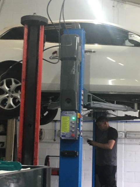 AutoFix_repairs's tweet image. A full service for this Mazda CX-7 today and the difference after driving it, is clear.

#carservice #autofixcarrepairs #mechanic #garagemansfield