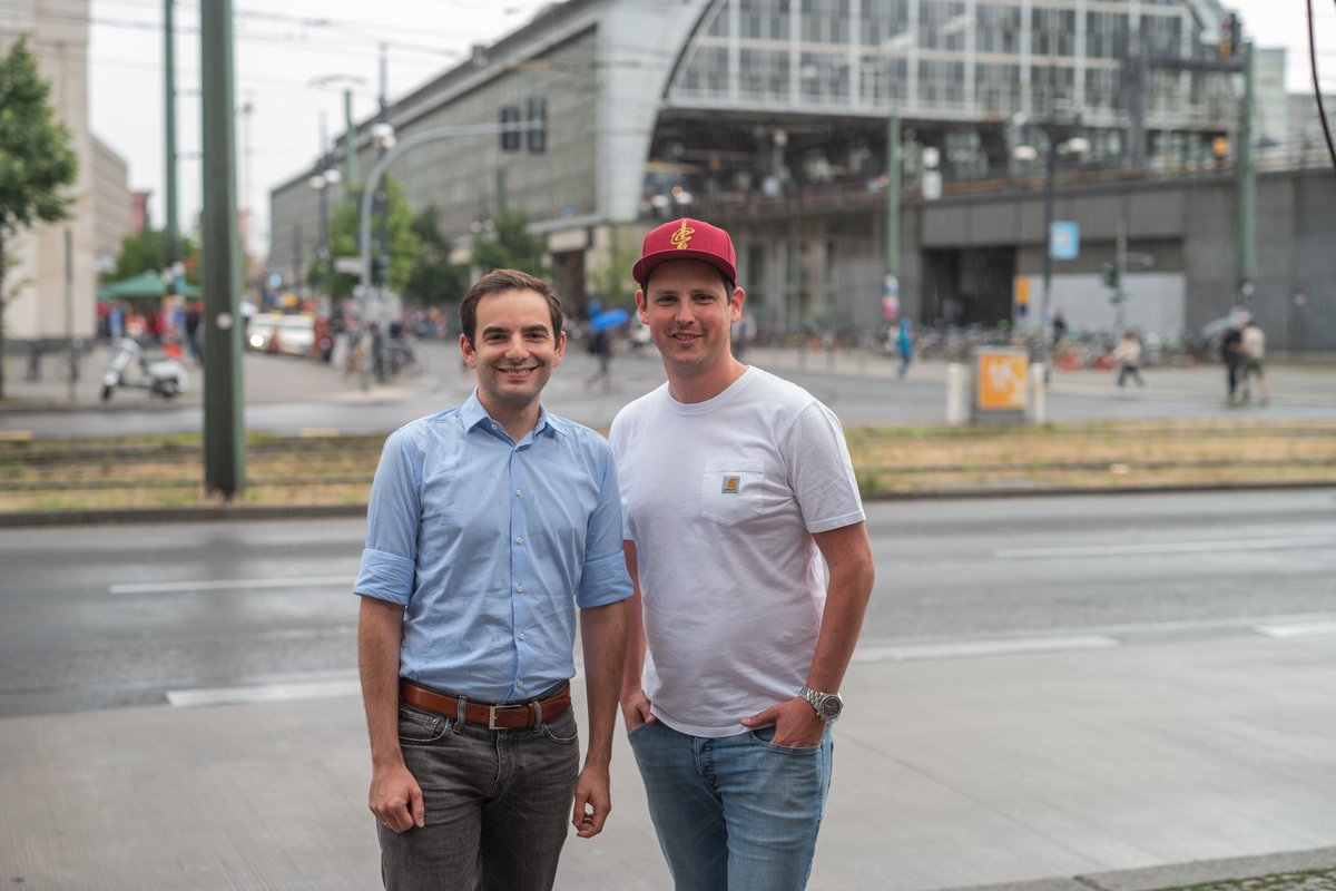 ApothekeAdhoc's tweet photo. #Hebammendienstleister: Fabian Müller und Dr. Paul Hadrossek haben mit #Kinderheldin ein #Telemedizin-Start-up für die #Schwangerschaftsberatung aufgebaut. @kinderheldin #Startup #Hebammen https://t.co/3PE4JL2bDr https://t.co/aigJdZrFXS