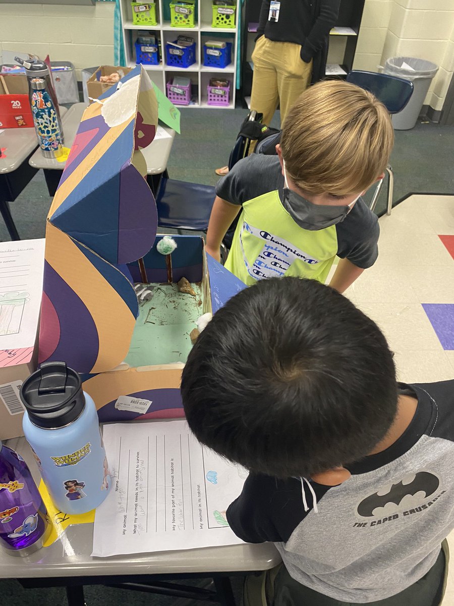 <a href="/JamieJblack/">Jamie Black</a> and I got a special invitation to <a href="/jcarrolledu/">Dr. Jessica Carroll</a>’s animal habitat exhibit. We got the VIP treatment as students told us what they learned about their animal and the habitat they live in. Students also toured each other’s habitats.  #SPSOAR2020 #GVSOAR2020 <a href="/GV_Schools/">Grain Valley Schools</a>