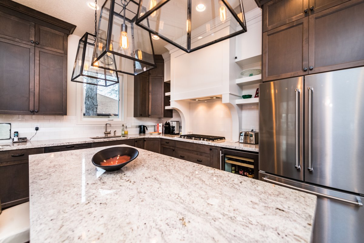 LivingZenith's tweet photo. Who says energy efficient has to be harsh fluorescent? Warm rustic lighting meets energy star certified in every Living Zenith home! #netzerohome #sustainableliving #climateaction #beautifulutahhomes #lightingdesign #lightingdecor #livingzentih https://t.co/8abmPidhaU