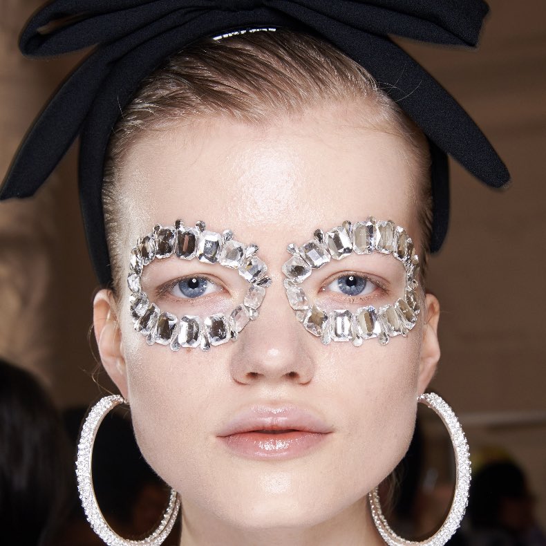 LOOKSOHAUTE's tweet photo. Models for Giambattista Valli FW20 https://t.co/iAQpMO9jDl