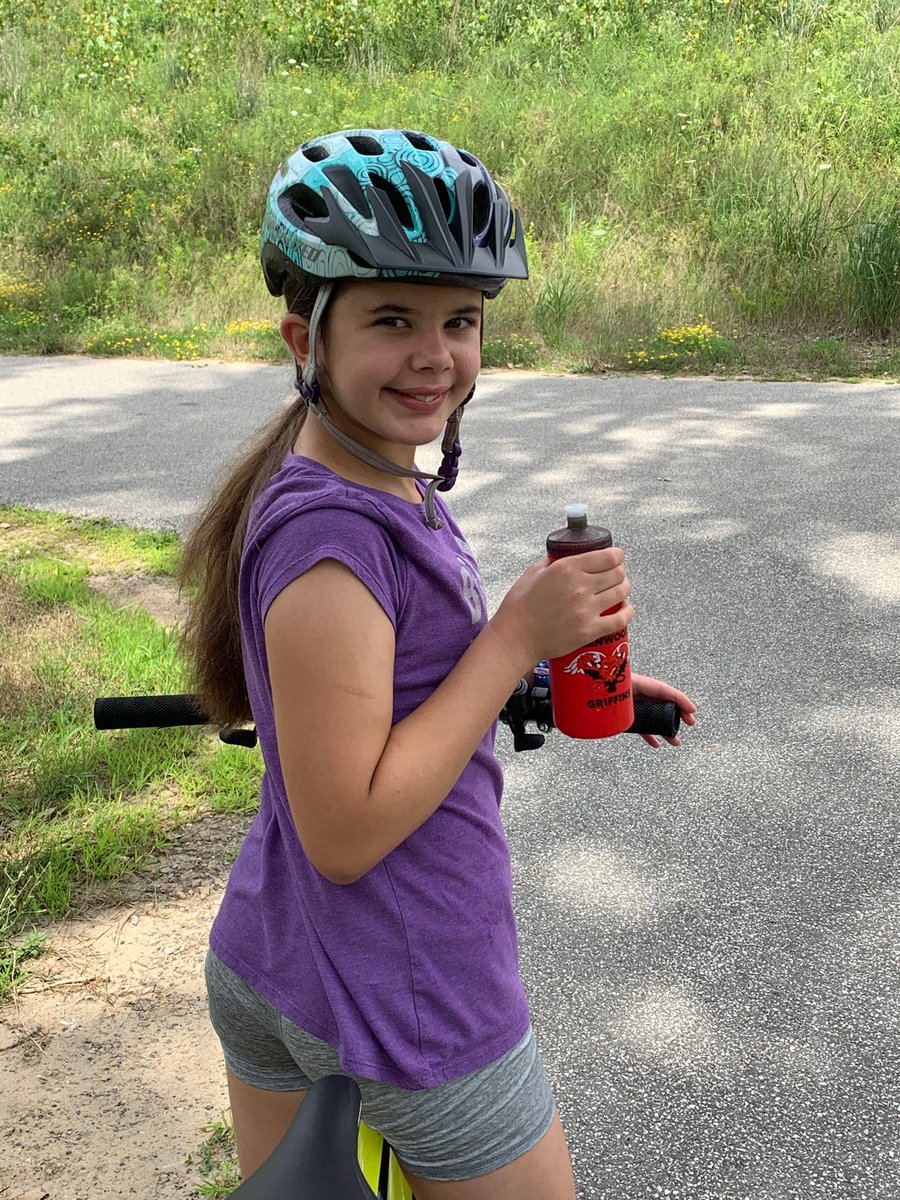 ChristineWomack's tweet photo. Making good use of our @GlenwoodGriffin water bottle on this hot day!

#showusyourGlenwood @MsAwender https://t.co/5CY8L2nNgJ