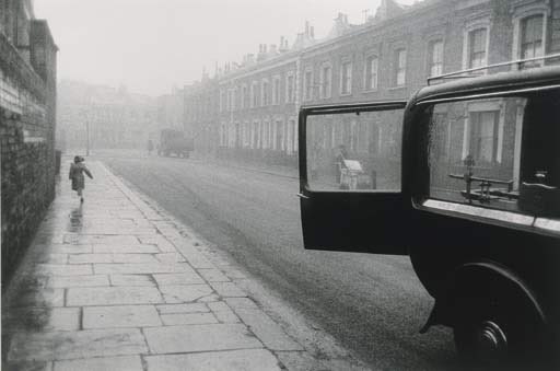 Robert Frank #photography London Street,1951.