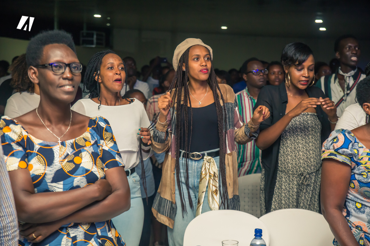 akezanet's tweet photo. [RETOUR EN IMAGES] 
Habillé par le styliste Michael-Thayer NKINDI et sa marque "Mith", le groupe Victorious Team s'est présenté sur scène devant un public très enthousiaste.
#akezanet #lesbeautesdecheznous #VictoriousTeam #KainosConcert https://t.co/3WPXrcKqL0