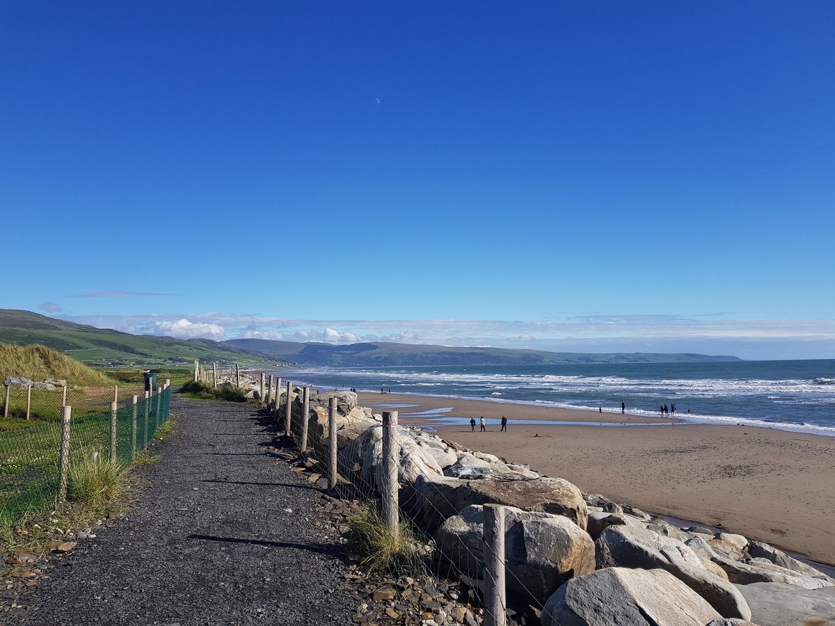 caroholmes's tweet photo. @AwayResortsUK we arrived at Barmouth Bay this afternoon, just as the rain cleared to blue skies, and we could not be more thrilled.  Our caravan is amazing and the beach and views... wow. Can't wait for the rest of the week! https://t.co/2g0QM6dDJv