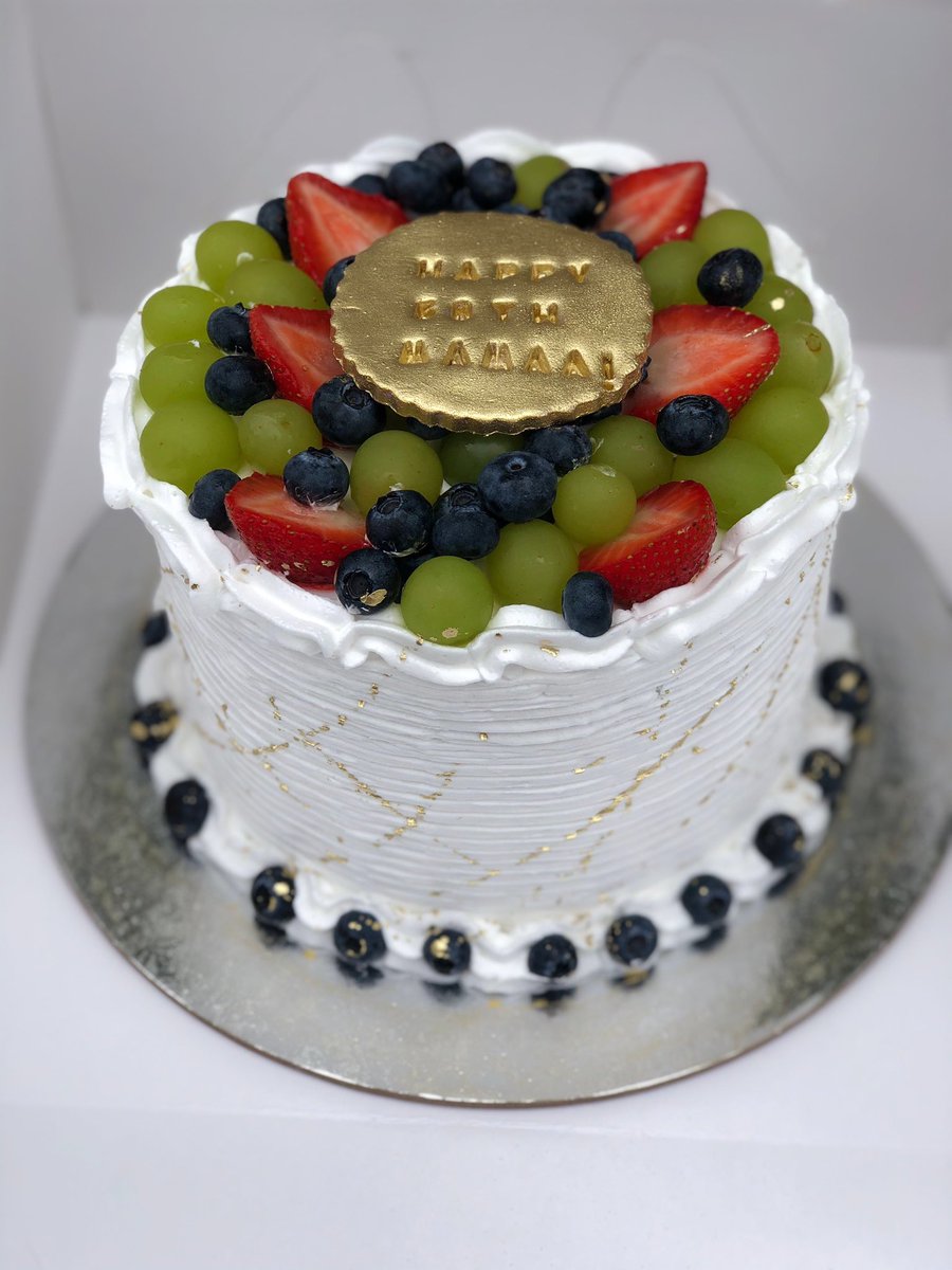 zisvngs's tweet photo. Fruit overload! 🍓🍇

Please RT
#zisungs #accrabaker #birthdaycake #chocolate #strawberries #blueberries #whitegrapes #ediblegold https://t.co/qLkEmphqgP