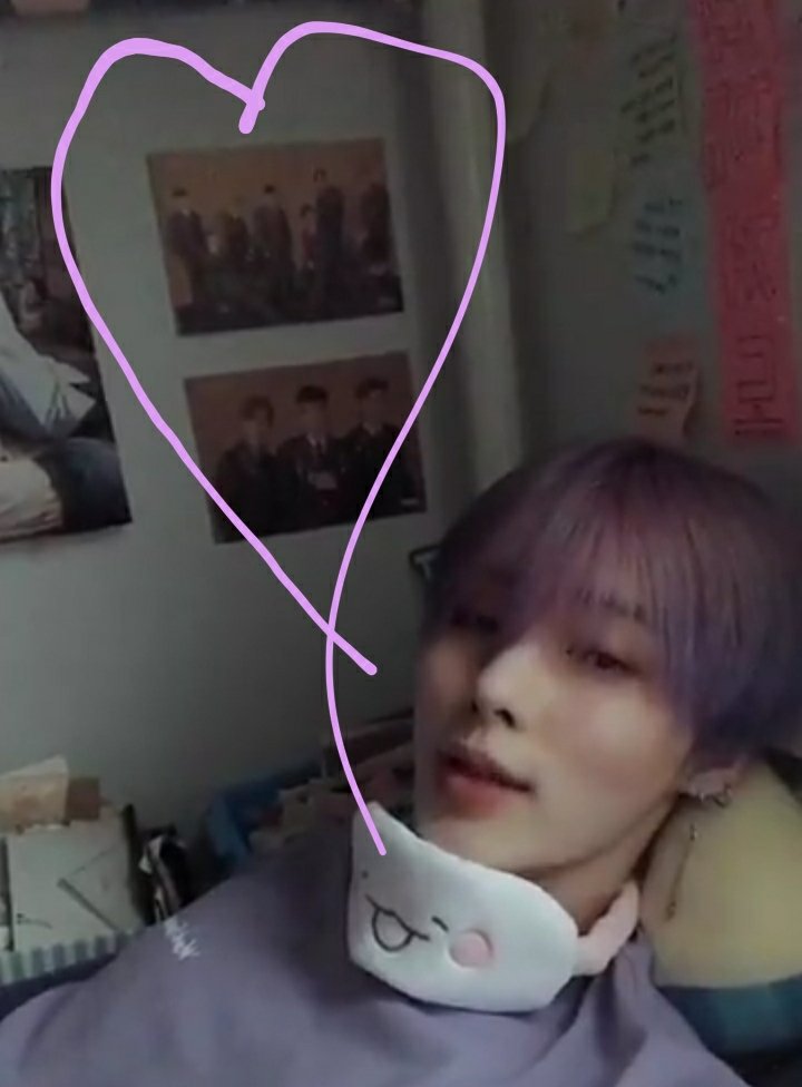 a2tiny's tweet photo. @elastloops He has freaking ATEEZ posters. Wonhyuk biggest ATINY @ELASTofficial #ELASTdebut #ELAST #FEVER_Part_1 #THANXX #ATEEZ #์์ดํฐ์ฆ #INCEPTION @ATEEZofficial https://t.co/4NeBwp5d8d