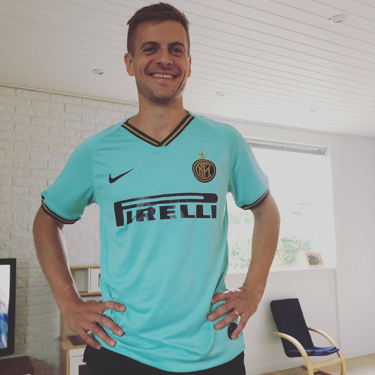 hkvittinghus's tweet photo. Finally got my hands on the away shirt for @Inter_en - an absolute beauty of a football shirt! 😍 #pazzainter #interpersempre
Rating 1-10? It’s a 8 or 9 for me! @Interclubdk @InterClubIndo @InterClubLondon https://t.co/yyxRN5h7vt