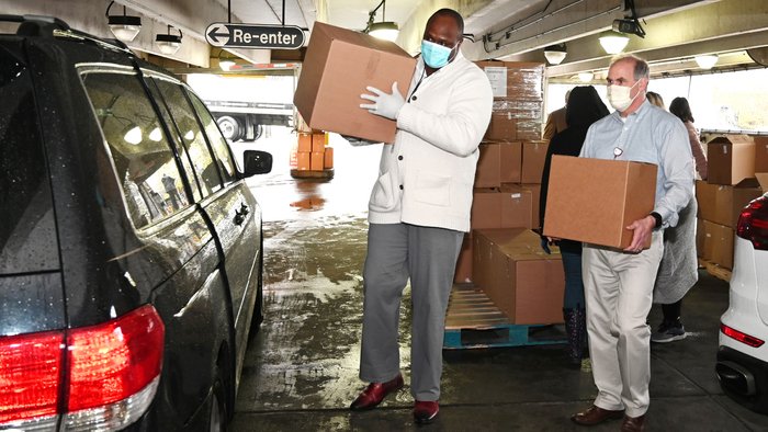 BrianComms's tweet photo. During #COVID19, our #client @ISAIAHORG worked with more than a dozen organizations in Philadelphia to provide more than 200,000 meals to those in need. Learn more about Project Isaiah and how to support their efforts by visiting https://t.co/boFDsZTFm7 
https://t.co/STs0cvTUU8 https://t.co/pvEFh3fXjQ