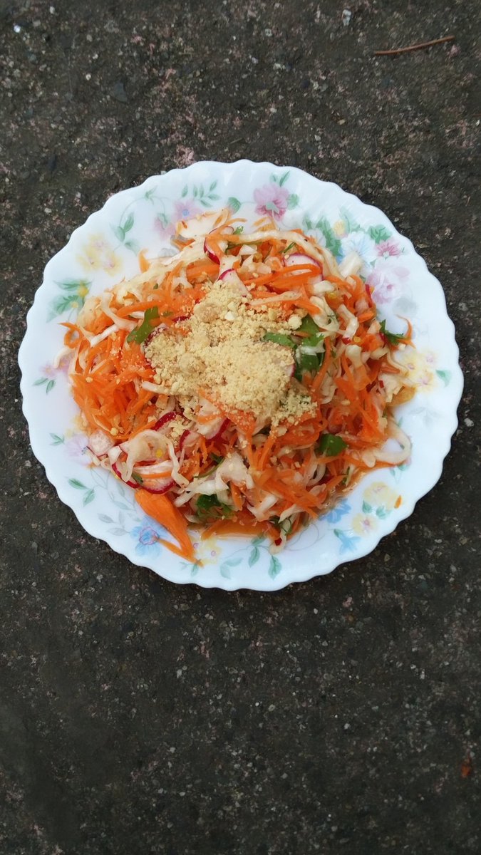 enflammee's tweet photo. Salade de carottes et chou façon #somtom (salade de papaye verte lao-thaï)
Bien gourmande, rafraîchissante... Et relevée 😅🌶🌶 https://t.co/aK1y1hasYv
