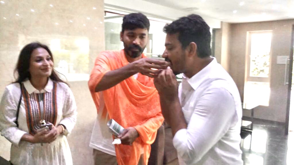 Wishing you a very happy birthday sir. Live Long..💪🙏🏿🙏🏿
Always we here for you..
#HappyBirthdayDhanush 
#JagameThandhiram <a href="/dhanushkraja/">Dhanush</a>