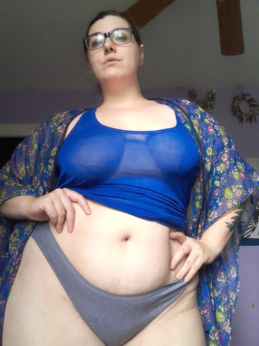 Getting ready for today's work. What do you think of my uniform? 😆&hearts;️ https://t.co/2ZBTMGGyK6