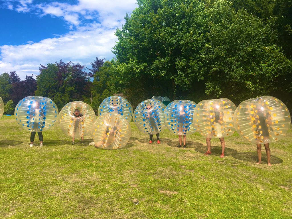 MarieMedGuides's tweet photo. Découverte de l’Égypte sous un soleil de plomb... C’est parti pour la journée spéciale qui se déplace à nous cette année 🎳 🤸🏻‍♂️☀️ #bubbles #fun #happy #goodtime #enjoy https://t.co/ITtbA8gH0Q