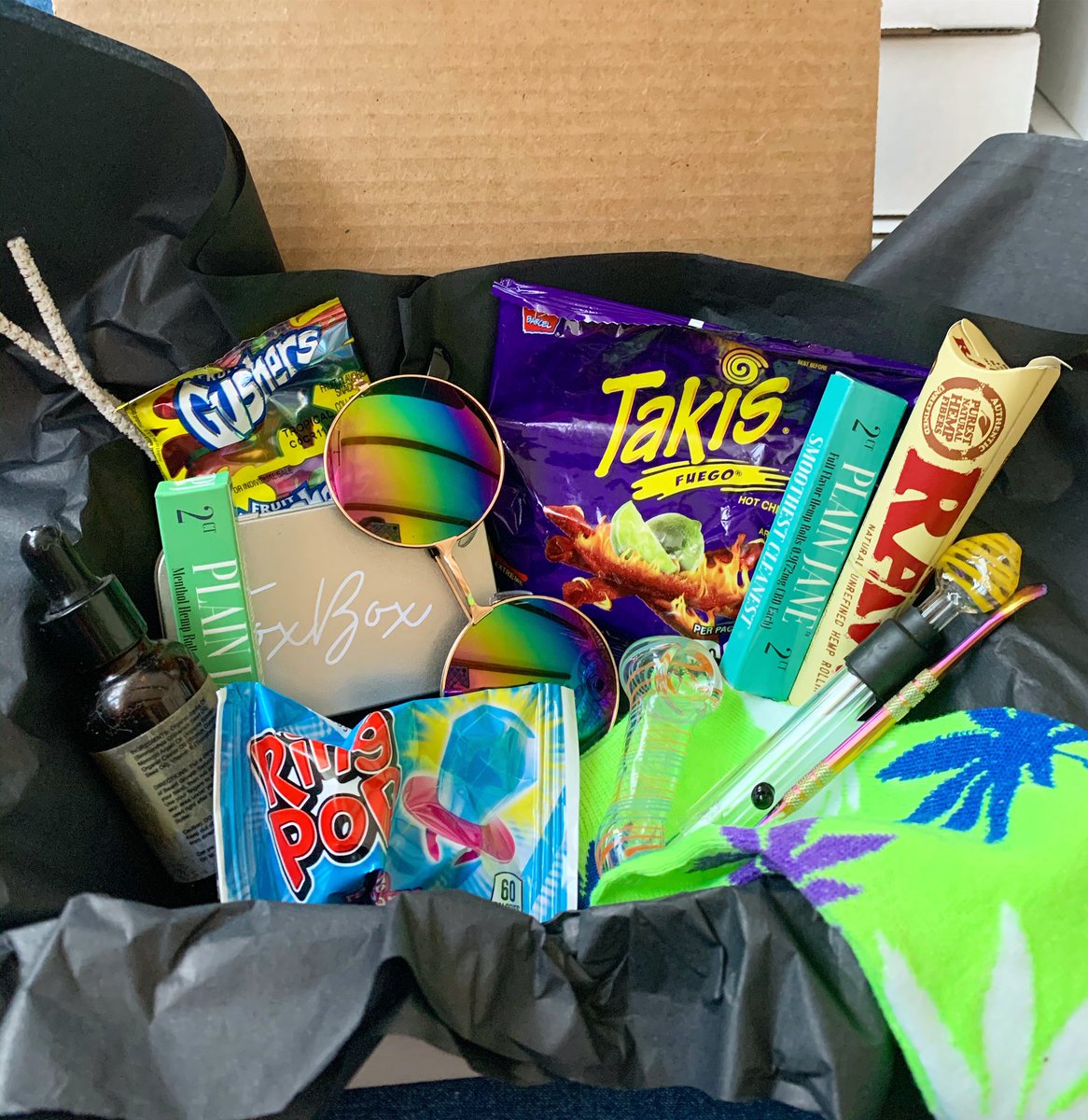 TryToxBox's tweet photo. It takes $0 to retweet our AWESOME company, ToxBox. We just launched and would LOVE your support 🥺❤️ were a subscription 420 &amp; CBD box! 

#rt #toxbox #support #follow #order https://t.co/GuApwfu6tM