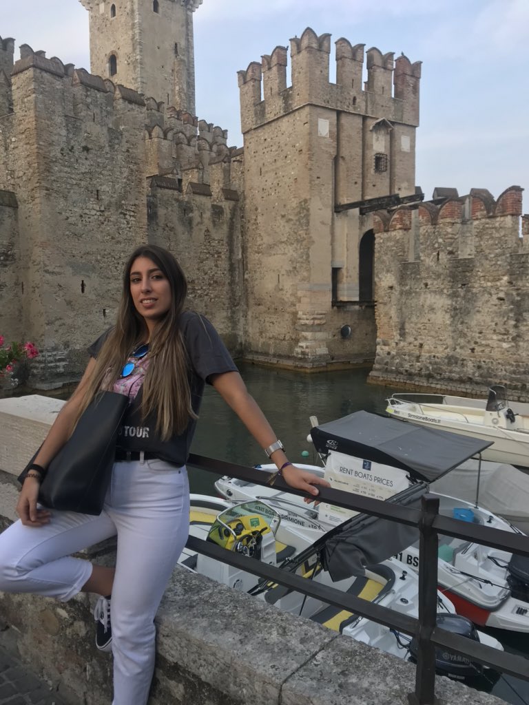 inmaerreme's tweet photo. Es una diosa @mari_rucu 💜 https://t.co/UVOTM7zool