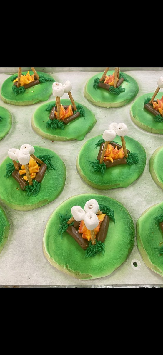 Milfordbakery's tweet photo. Get a cake and some cookies to match #cakes #cookies #milfordmi  #milfordbakingcompany https://t.co/GvX3wEV9yZ