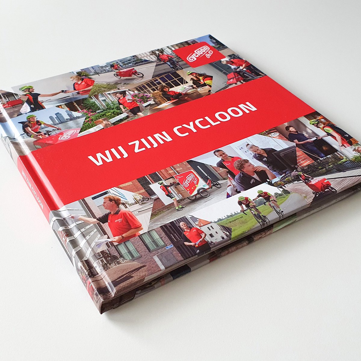 deBoekendame's tweet photo. In 2017 mocht ik de eerste versie van dit boekje ‘Wij zijn Cycloon’ maken. Nu is hier de vernieuwde uitgave met meer infographics, nieuwe verhalen en interviews @CycloonPost én is nu gedrukt op het duurzame @wisewithwaste PaperWise papier https://t.co/DbiXr3nHDc https://t.co/uKPez7KEsq