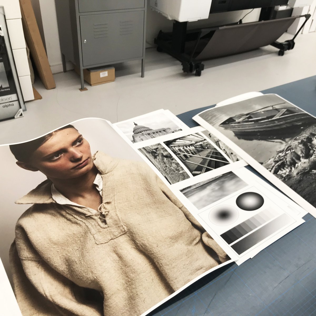HangarCenter's tweet photo. [in progress]
Hard work for Karel Fonteyne's exhibition.
.
See you in September to discover the work of this avant-garde artist and leading figure in Belgian and international fashion photography. https://t.co/8Blt7QAxRV