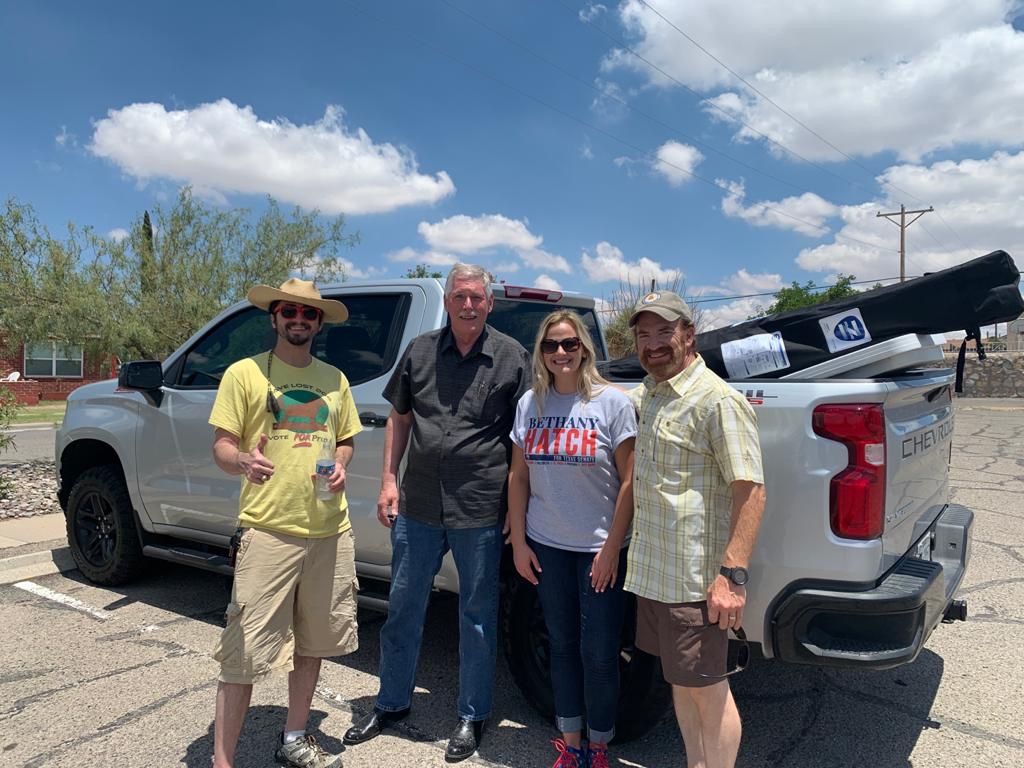 ElPasoRLC's tweet photo. Just downhill from the beautiful #Trostdesigned #LorettoAcademy we had a great time Saturday morning assembling @HatchForTexas signs.  It was great to see everyone who came out! Send us a message if you would like a free sign! #Sd29race #ElPasoPolitics #KeepTexasFree https://t.co/ExvVjwJDM6